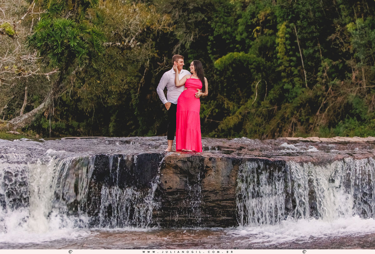 Pré Casamento noivo noiva Gabriela e Andrian casamento Prudentópolis Irati Paraná Itapará Cachoeira ar livre ensaio externo country plantação fotógrafo Juliano Gil casal fazenda minas gerais belo horizonte