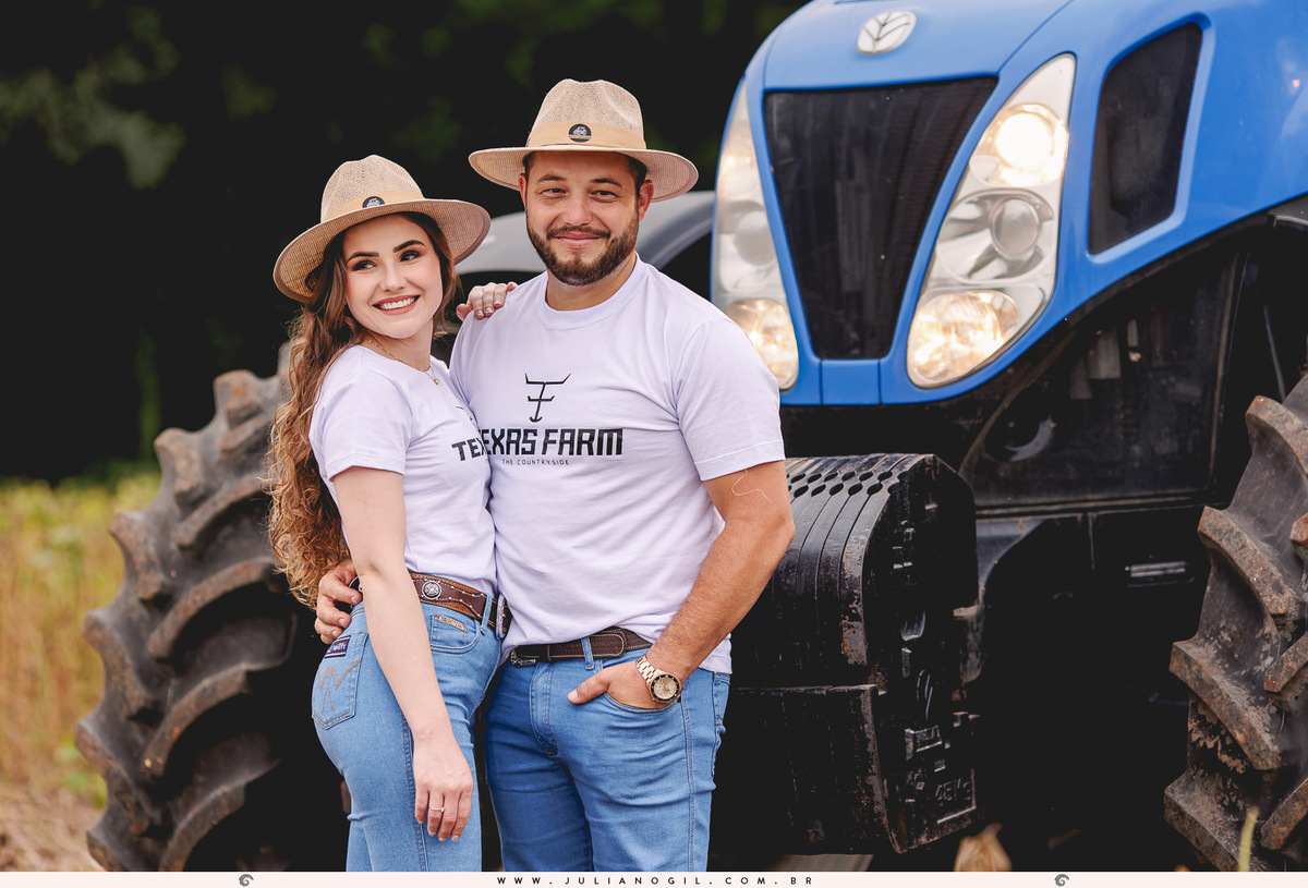 pré casamento casamento fotógrafo Juliano Gil paraná santa catarina irati rebouças ponta grossa palmeira lapa recanto das pedras cabana cânion mayara irinelson calgaro contry plantação john deere trator bota chapéu texas pôr do sol casal noivos