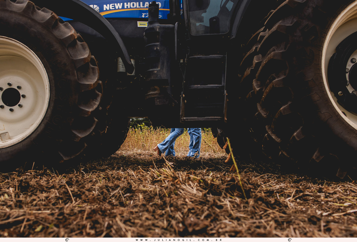 pré casamento casamento fotógrafo Juliano Gil paraná santa catarina irati rebouças ponta grossa palmeira lapa recanto das pedras cabana cânion mayara irinelson calgaro contry plantação john deere trator bota chapéu texas pôr do sol casal noivos