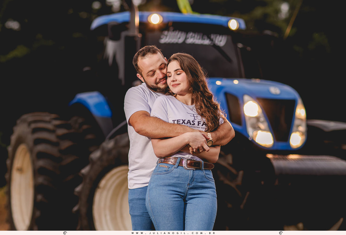 pré casamento casamento fotógrafo Juliano Gil paraná santa catarina irati rebouças ponta grossa palmeira lapa recanto das pedras cabana cânion mayara irinelson calgaro contry plantação john deere trator bota chapéu texas pôr do sol casal noivos