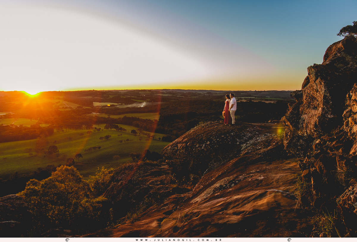 pré casamento casamento fotógrafo Juliano Gil paraná santa catarina irati rebouças ponta grossa palmeira lapa recanto das pedras cabana cânion mayara irinelson calgaro contry plantação john deere trator bota chapéu texas pôr do sol casal noivos