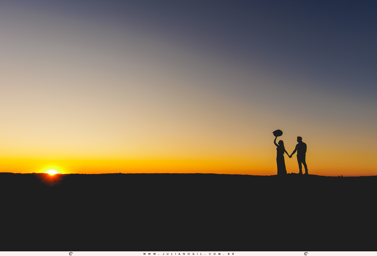 pré casamento casamento fotógrafo Juliano Gil paraná santa catarina irati rebouças ponta grossa palmeira lapa recanto das pedras cabana cânion mayara irinelson calgaro contry plantação john deere trator bota chapéu texas pôr do sol casal noivos