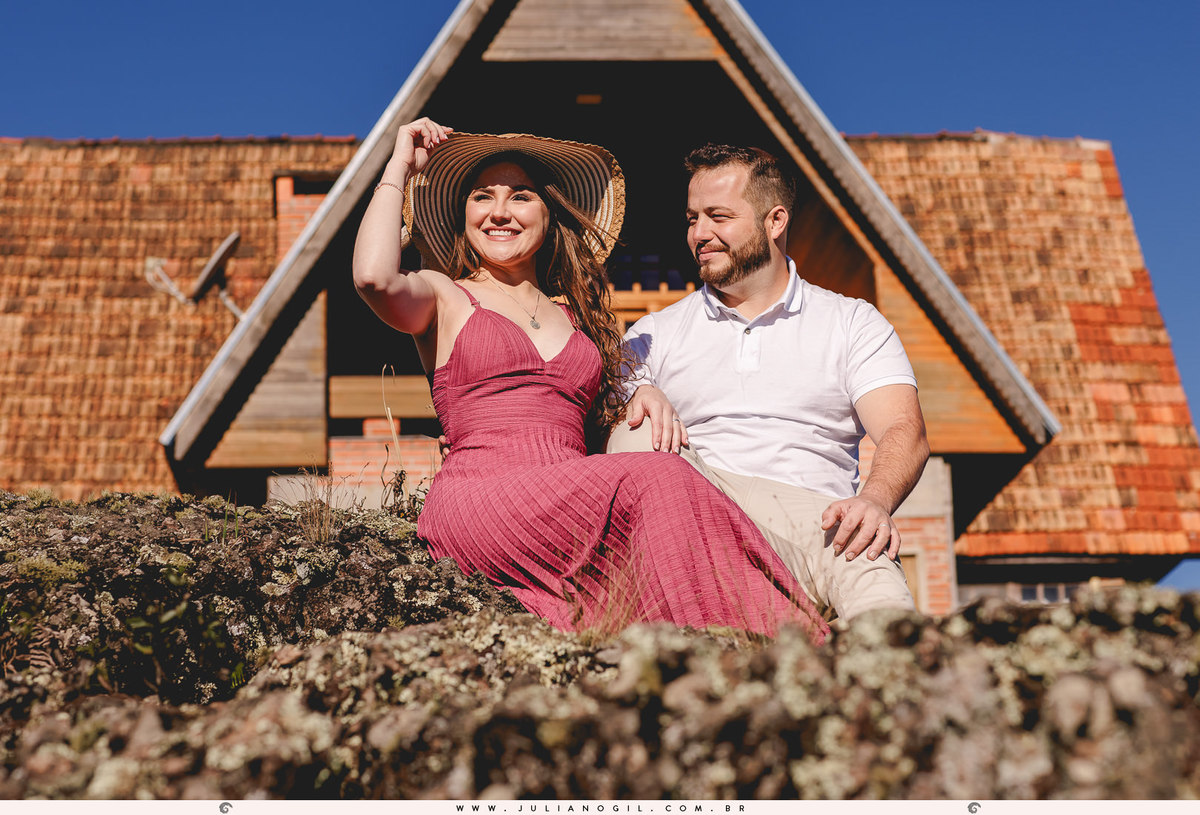 pré casamento casamento fotógrafo Juliano Gil paraná santa catarina irati rebouças ponta grossa palmeira lapa recanto das pedras cabana cânion mayara irinelson calgaro contry plantação john deere trator bota chapéu texas pôr do sol casal noivos