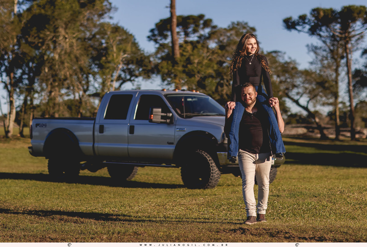 pré casamento casamento fotógrafo Juliano Gil paraná santa catarina irati rebouças ponta grossa palmeira lapa recanto das pedras cabana cânion mayara irinelson calgaro contry plantação john deere trator bota chapéu texas pôr do sol casal noivos