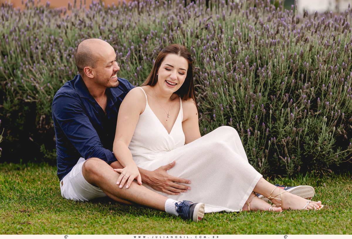 fotógrafo Juliano Gil irati paraná prudentópolis carambeí het dorp lavandário pré wedding casamento ensaio casal externo maiara renan ponta grossa palmeira lavanda bride noiva noivos pôr do sol