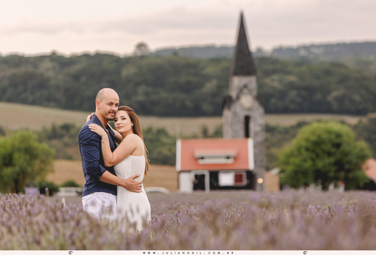 fotógrafo Juliano Gil irati paraná prudentópolis carambeí het dorp lavandário pré wedding casamento ensaio casal externo maiara renan ponta grossa palmeira lavanda bride noiva noivos pôr do sol
