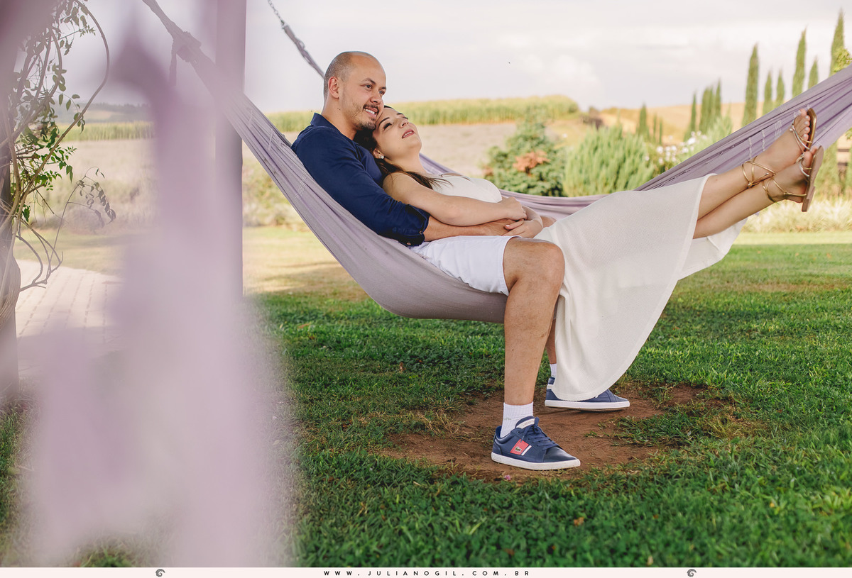 fotógrafo Juliano Gil irati paraná prudentópolis carambeí het dorp lavandário pré wedding casamento ensaio casal externo maiara renan ponta grossa palmeira lavanda bride noiva noivos pôr do sol