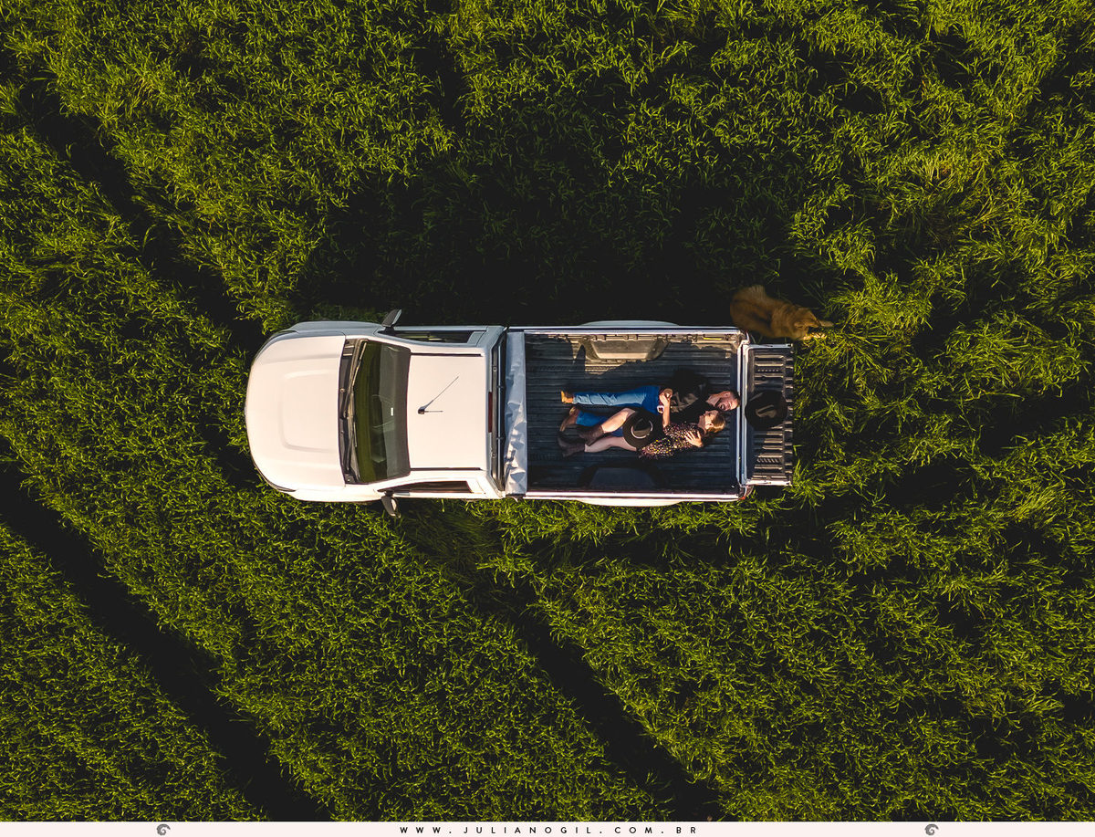 Pré-Casamento-Caroline-Poplaviski-Matheus-Basilio-fazenda-john-deere-farming-Golden-Retriever-Fernandes-Pinheiro-Irati-Paraná-Fotógrafo-Juliano-Gil-drone