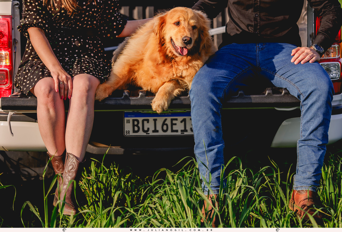 Pré-Casamento-Caroline-Poplaviski-Matheus-Basilio-fazenda-john-deere-farming-Golden-Retriever-Fernandes-Pinheiro-Irati-Paraná-Fotógrafo-Juliano-Gil