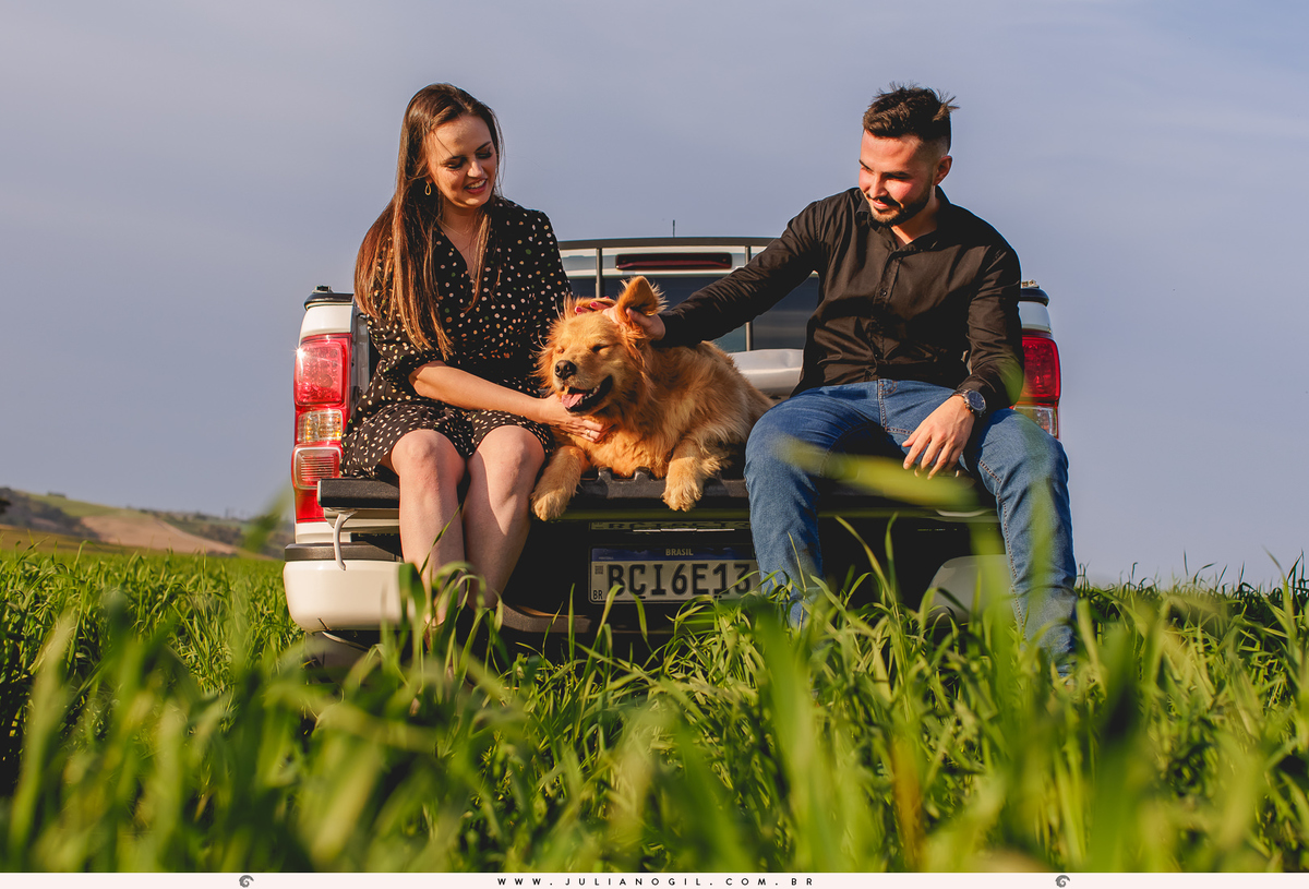 Pré-Casamento-Caroline-Poplaviski-Matheus-Basilio-fazenda-john-deere-farming-Golden-Retriever-Fernandes-Pinheiro-Irati-Paraná-Fotógrafo-Juliano-Gil