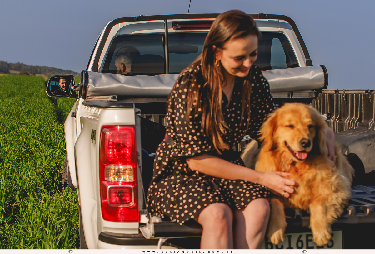Pré-Casamento-Caroline-Poplaviski-Matheus-Basilio-fazenda-john-deere-farming-Golden-Retriever-Fernandes-Pinheiro-Irati-Paraná-Fotógrafo-Juliano-Gil