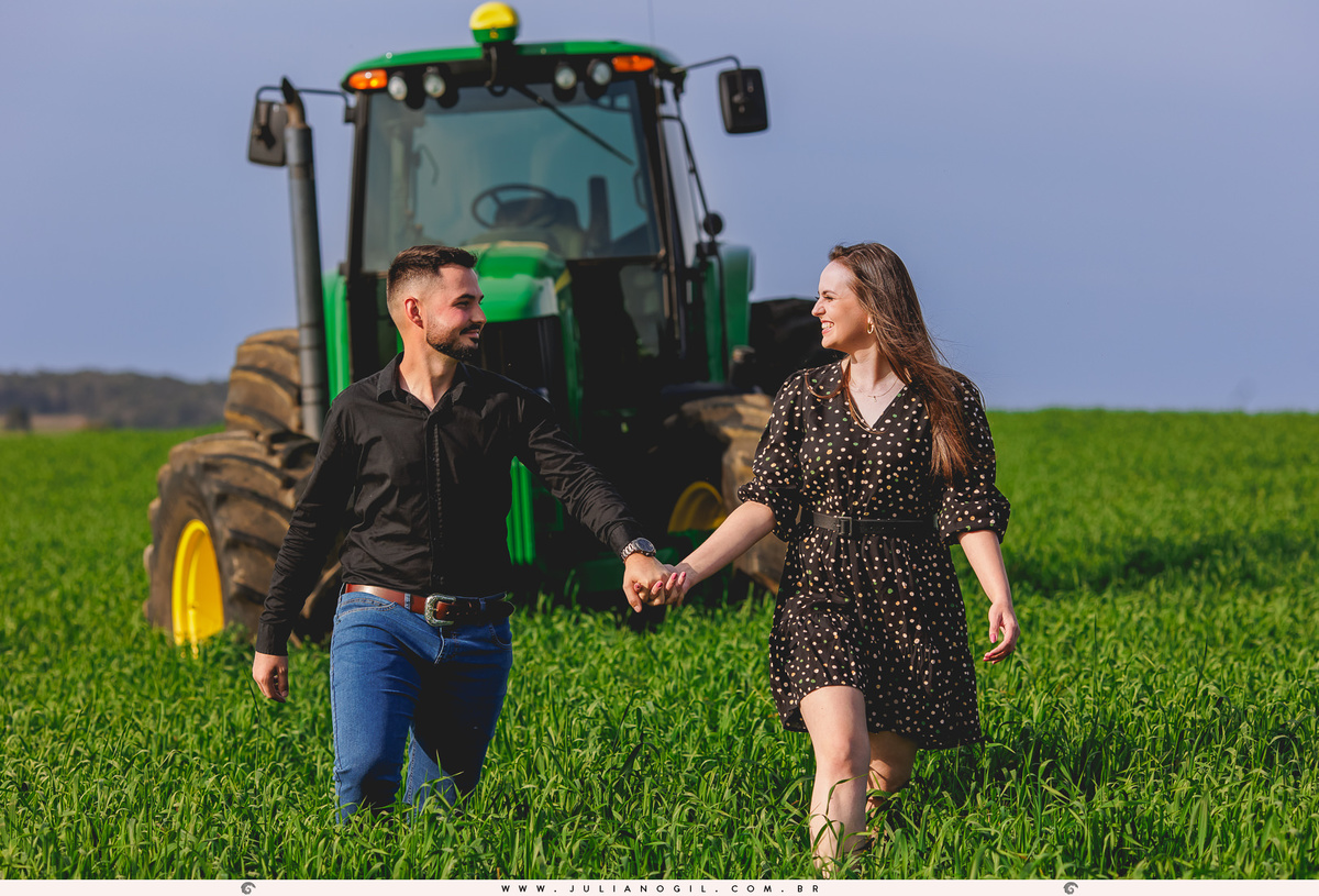 Pré-Casamento-Caroline-Poplaviski-Matheus-Basilio-fazenda-john-deere-farming-Golden-Retriever-Fernandes-Pinheiro-Irati-Paraná-Fotógrafo-Juliano-Gil