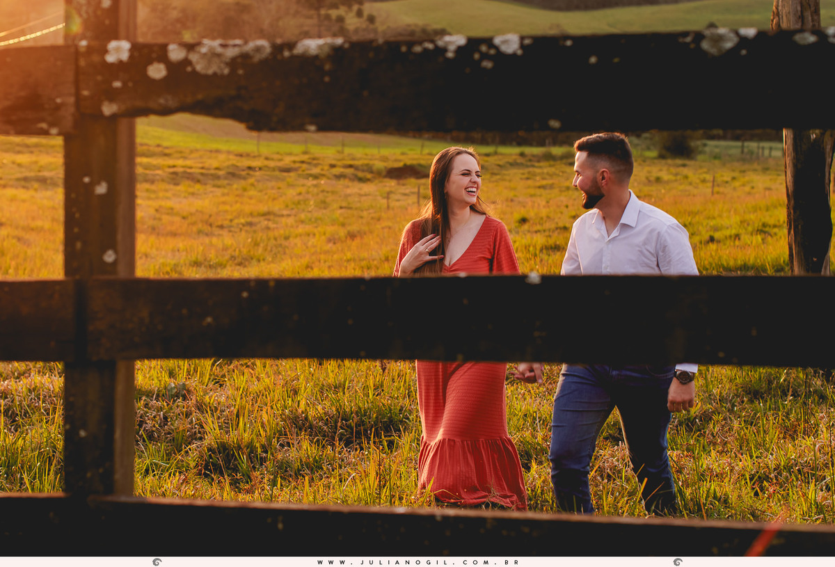 Pré-Casamento-Caroline-Poplaviski-Matheus-Basilio-fazenda-john-deere-farming-Golden-Retriever-Fernandes-Pinheiro-Irati-Paraná-Fotógrafo-Juliano-Gil