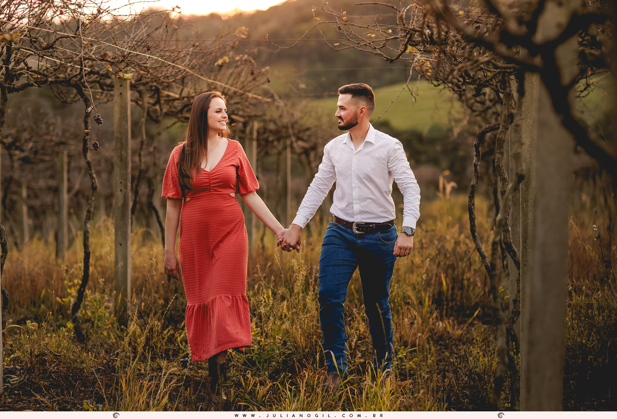 Pré-Casamento-Caroline-Poplaviski-Matheus-Basilio-fazenda-john-deere-farming-Golden-Retriever-Fernandes-Pinheiro-Irati-Paraná-Fotógrafo-Juliano-Gil