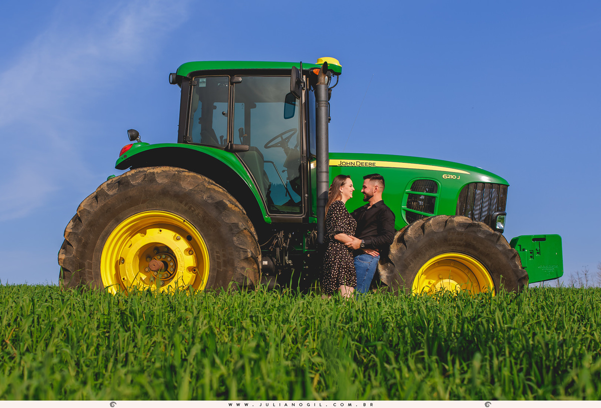 Pré-Casamento-Caroline-Poplaviski-Matheus-Basilio-fazenda-john-deere-farming-Golden-Retriever-Fernandes-Pinheiro-Irati-Paraná-Fotógrafo-Juliano-Gil