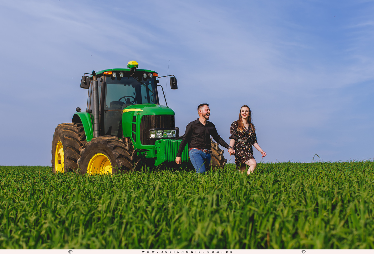 Pré-Casamento-Caroline-Poplaviski-Matheus-Basilio-fazenda-john-deere-farming-Golden-Retriever-Fernandes-Pinheiro-Irati-Paraná-Fotógrafo-Juliano-Gil