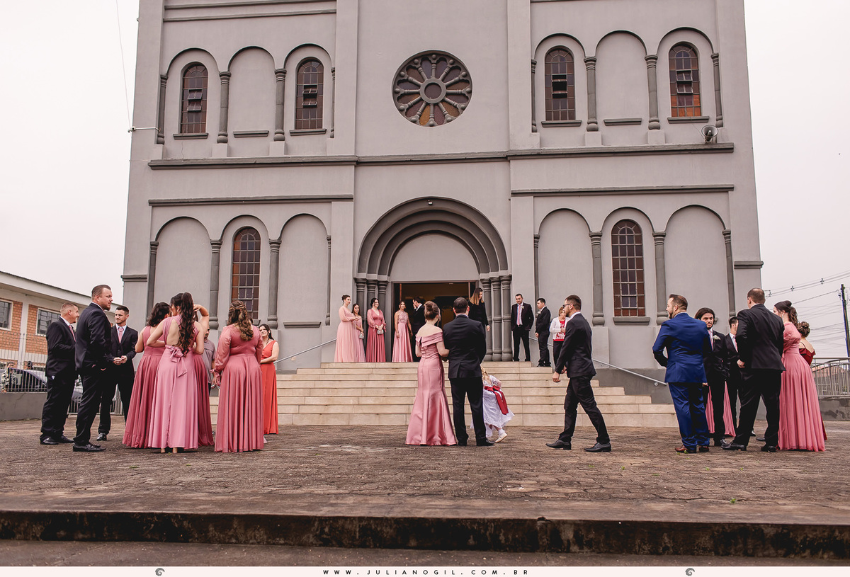 Cerimônia de casamento Mayara Raclitzki Kollaritsch e Irinelson Calgaro paróquia senhor bom jesus rebouças paraná irati italiano eventos fotógrafo juliano gil cerimonial essencial vestido de noiva terno noivo igreja buquê padrinhos madrinhas