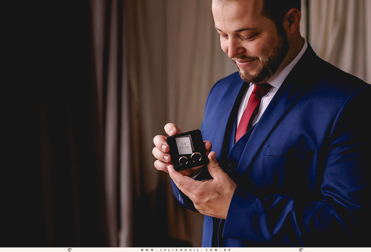 Making of noivo Irinelson Calgaro barbearia sinuca rebouças paraná casamento paróquia senhor bom jesus família pai irmão terno gravata fotógrafo Juliano Gil fotografia de casamento