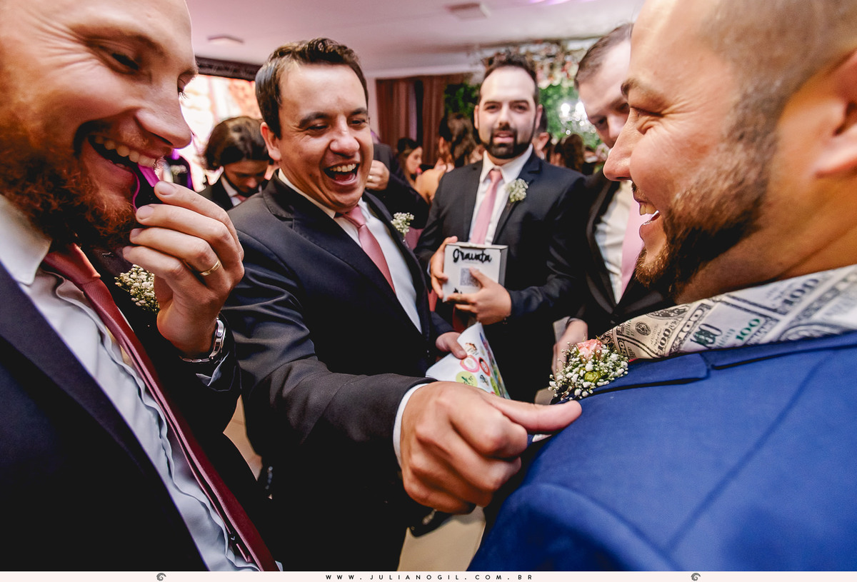 Recepção de casamento Mayara Raclitzki Kollaritsch e Irinelson Calgaro paróquia senhor bom jesus rebouças paraná irati italiano eventos fotógrafo juliano gil cerimonial essencial vestido de noiva terno noivo igreja buquê padrinhos madrinhas