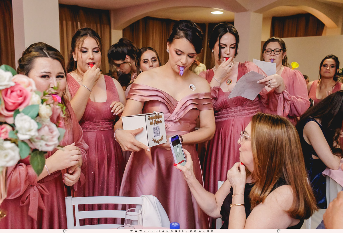 Recepção de casamento Mayara Raclitzki Kollaritsch e Irinelson Calgaro paróquia senhor bom jesus rebouças paraná irati italiano eventos fotógrafo juliano gil cerimonial essencial vestido de noiva terno noivo igreja buquê padrinhos madrinhas