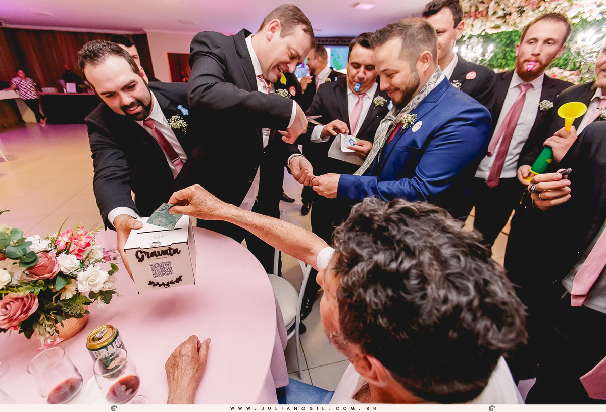 Recepção de casamento Mayara Raclitzki Kollaritsch e Irinelson Calgaro paróquia senhor bom jesus rebouças paraná irati italiano eventos fotógrafo juliano gil cerimonial essencial vestido de noiva terno noivo igreja buquê padrinhos madrinhas