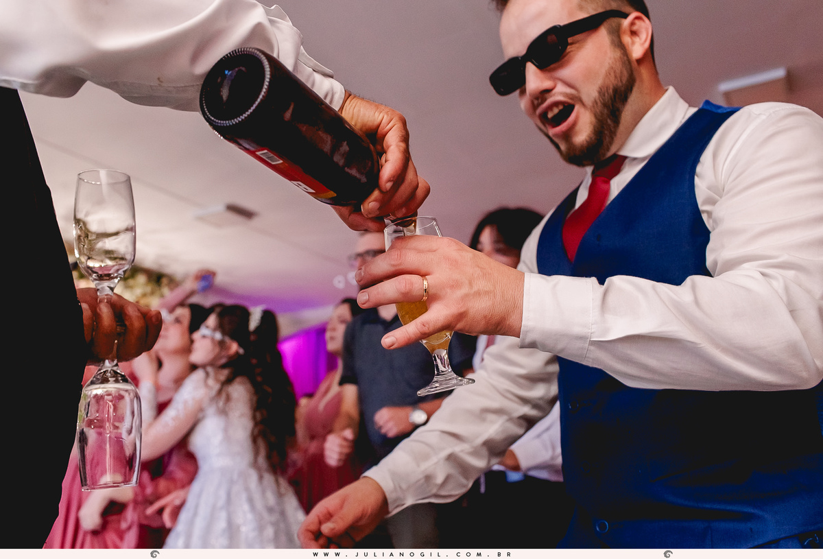 Recepção de casamento Mayara Raclitzki Kollaritsch e Irinelson Calgaro paróquia senhor bom jesus rebouças paraná irati italiano eventos fotógrafo juliano gil cerimonial essencial vestido de noiva terno noivo igreja buquê padrinhos madrinhas