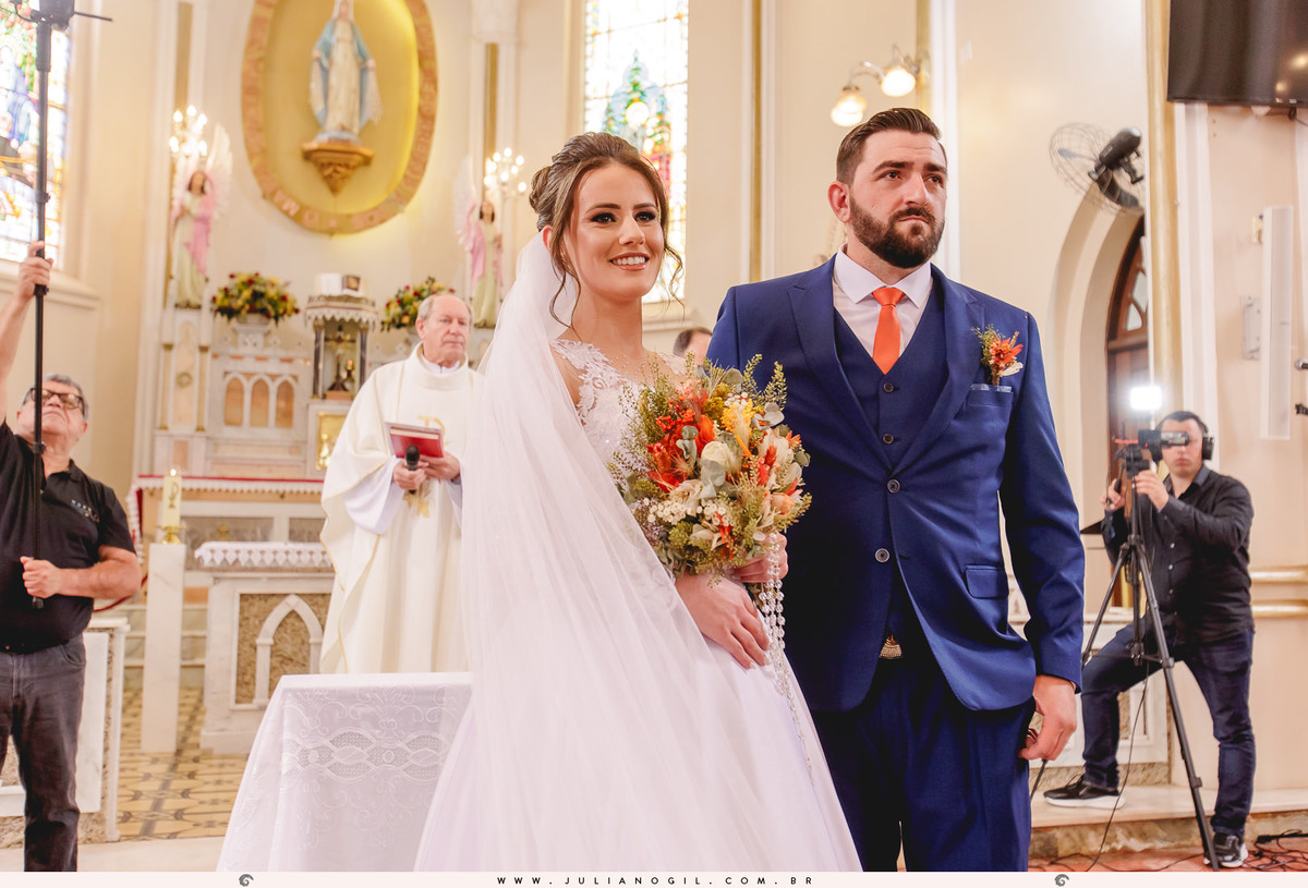 Cerimônia de casamento Lilian Tondello e Paulo Neves prudentópolis paraná vestido de novia fotógrafo juliano gil casamento ponte alta santuário nossa senhora das graças bota country rústico crioulo batista terno barbearia gravata padrinhos madrinhas
