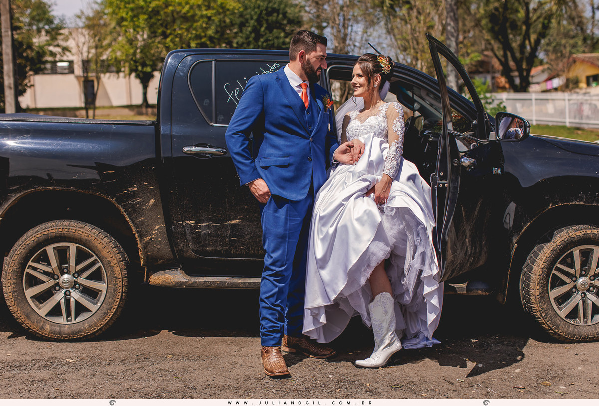 Cerimônia de casamento Lilian Tondello e Paulo Neves prudentópolis paraná vestido de novia fotógrafo juliano gil casamento ponte alta santuário nossa senhora das graças bota country rústico crioulo batista terno barbearia gravata padrinhos madrinhas