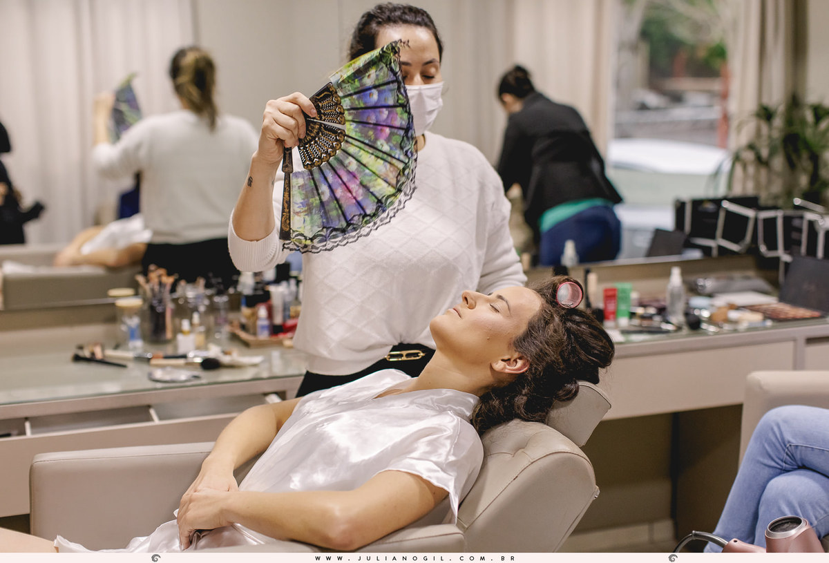 making of da noiva Lilian Tondelo tay muchau prudentópolis paraná vestido de novia fotógrafo juliano gil casamento ponte alta santuário nossa senhora das graças bota country rústico crioulo batista maquiagem terno barbearia gravata festa de interior