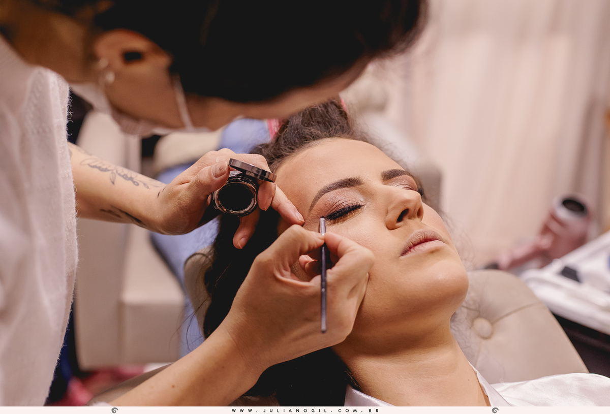 making of da noiva Lilian Tondelo tay muchau prudentópolis paraná vestido de novia fotógrafo juliano gil casamento ponte alta santuário nossa senhora das graças bota country rústico crioulo batista maquiagem terno barbearia gravata festa de interior