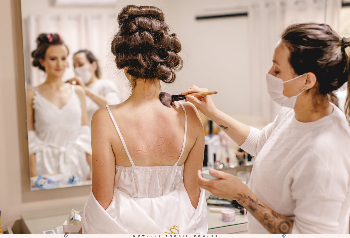 making of da noiva Lilian Tondelo tay muchau prudentópolis paraná vestido de novia fotógrafo juliano gil casamento ponte alta santuário nossa senhora das graças bota country rústico crioulo batista maquiagem terno barbearia gravata festa de interior
