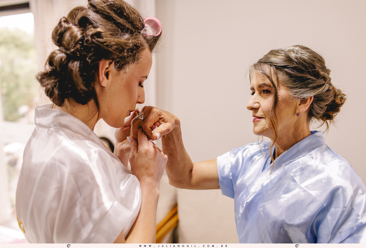 making of da noiva Lilian Tondelo tay muchau prudentópolis paraná vestido de novia fotógrafo juliano gil casamento ponte alta santuário nossa senhora das graças bota country rústico crioulo batista maquiagem terno barbearia gravata festa de interior