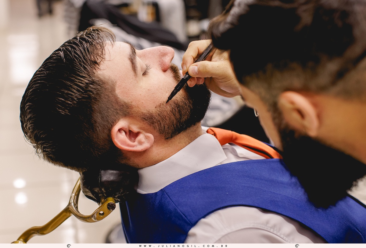 making of do noivo Paulo Neves prudentópolis paraná vestido de novia fotógrafo juliano gil casamento ponte alta santuário nossa senhora das graças bota country rústico crioulo batista maquiagem terno barbearia gravata festa de interior