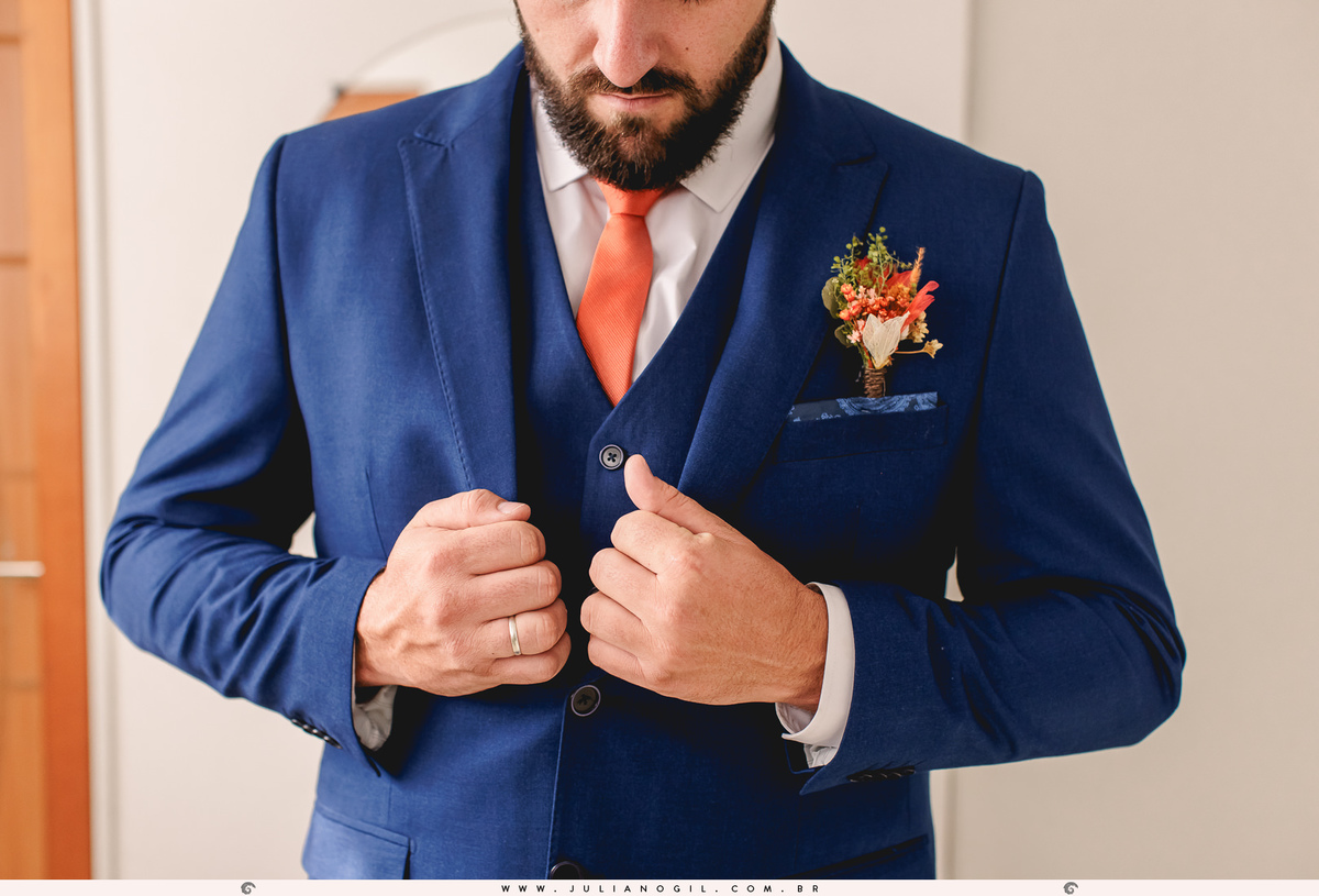 making of do noivo Paulo Neves prudentópolis paraná vestido de novia fotógrafo juliano gil casamento ponte alta santuário nossa senhora das graças bota country rústico crioulo batista maquiagem terno barbearia gravata festa de interior