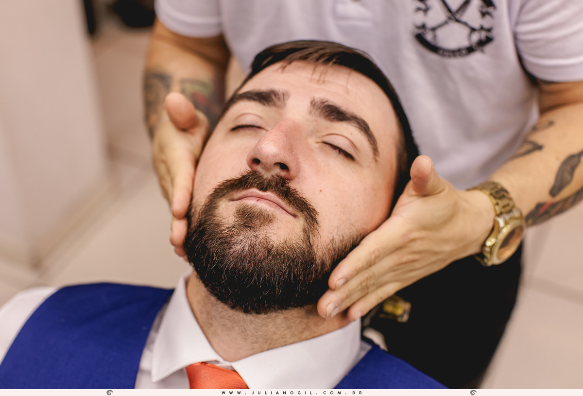 making of do noivo Paulo Neves prudentópolis paraná vestido de novia fotógrafo juliano gil casamento ponte alta santuário nossa senhora das graças bota country rústico crioulo batista maquiagem terno barbearia gravata festa de interior