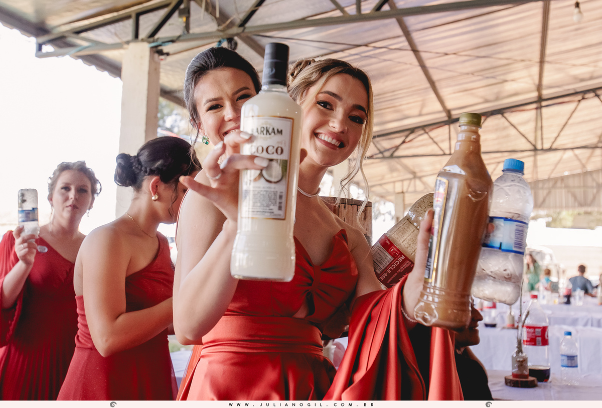 Recepção de casamento Lilian Tondello e Paulo Neves prudentópolis paraná vestido de novia fotógrafo juliano gil casamento ponte alta santuário nossa senhora das graças bota country rústico crioulo batista terno barbearia gravata costela de chão