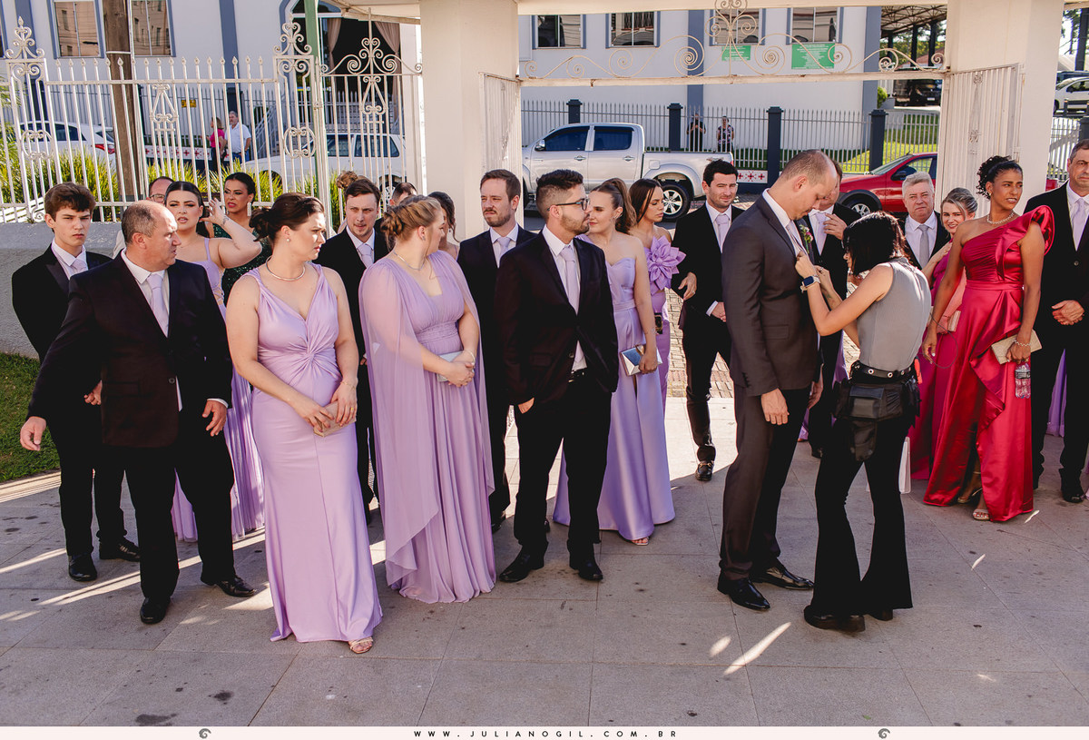 Cerimônia de Casamento Maiara Lupepsa e Renan Baran salão vip fotógrafo juliano gil prudentópolis paraná paróquia são josafat irati fotografia de casamento noiva vestido sapato coroa convites decoração madrinhas padrinhos noivo buquê maquiagem 