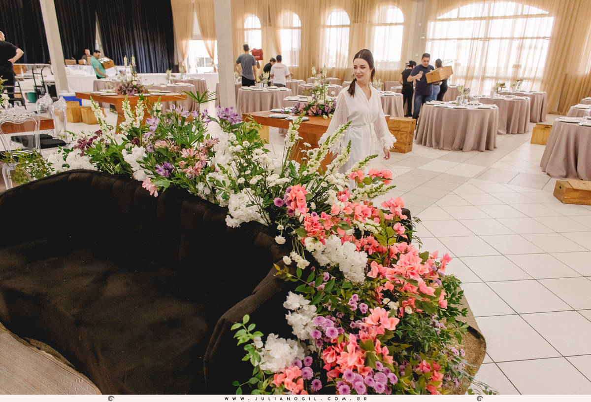 making of noiva Maiara Lupepsa salão vip fotógrafo juliano gil prudentópolis paraná paróquia são josafat irati fotografia de casamento noiva vestido sapato coroa convites decoração madrinhas buquê maquiagem dress wedding 