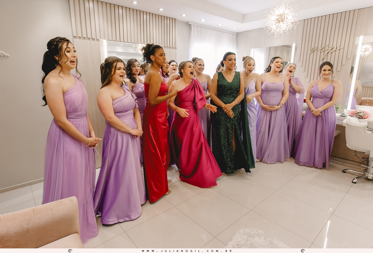 making of noiva Maiara Lupepsa salão vip fotógrafo juliano gil prudentópolis paraná paróquia são josafat irati fotografia de casamento noiva vestido sapato coroa convites decoração madrinhas buquê maquiagem dress wedding 