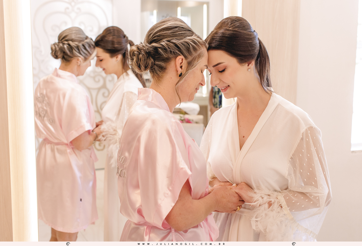 making of noiva Maiara Lupepsa salão vip fotógrafo juliano gil prudentópolis paraná paróquia são josafat irati fotografia de casamento noiva vestido sapato coroa convites decoração madrinhas buquê maquiagem dress wedding 