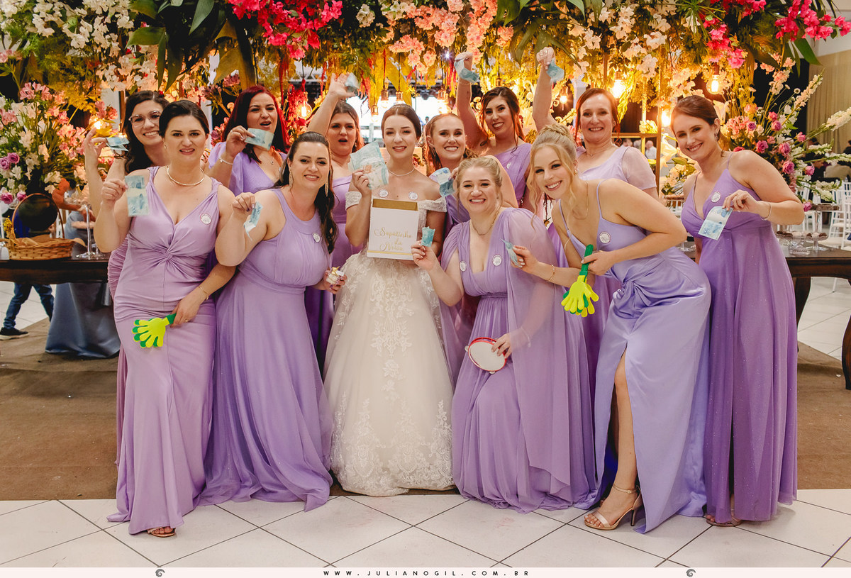 Recepção casamento Maiara Lupepsa e Renan Baran fotógrafo juliano gil prudentópolis paraná paróquia são josafat irati fotografia de casamento noiva decoração madrinhas padrinhos eduardo krezanoski banda interprise gravata sapato show banda vesselka dança