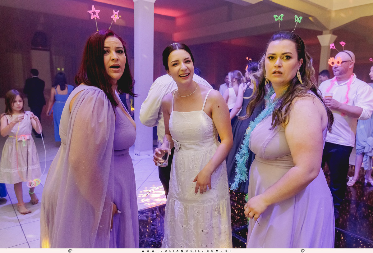 Recepção casamento Maiara Lupepsa e Renan Baran fotógrafo juliano gil prudentópolis paraná paróquia são josafat irati fotografia de casamento noiva decoração madrinhas padrinhos eduardo krezanoski banda interprise gravata sapato show banda vesselka dança