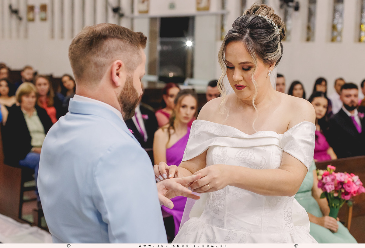 fotografia de casamento igreja fotógrafo juliano gil cerimônia Adriana e Rodrigo irati paraná ponta grossa curitiba prudentópolis decoração recepção festa noiva noivo buquê canto verde eventos bride wedding maquiagem terno cerimonial  