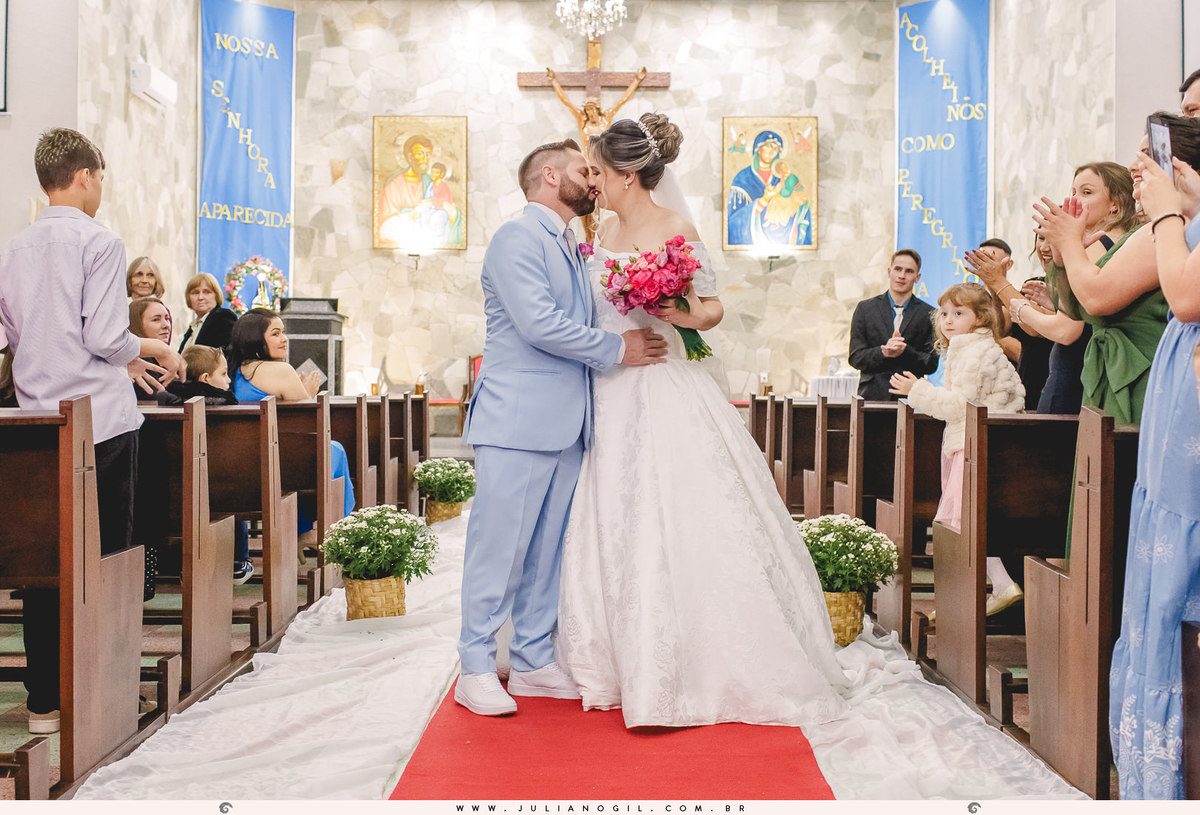 fotografia de casamento igreja fotógrafo juliano gil cerimônia Adriana e Rodrigo irati paraná ponta grossa curitiba prudentópolis decoração recepção festa noiva noivo buquê canto verde eventos bride wedding maquiagem terno cerimonial  