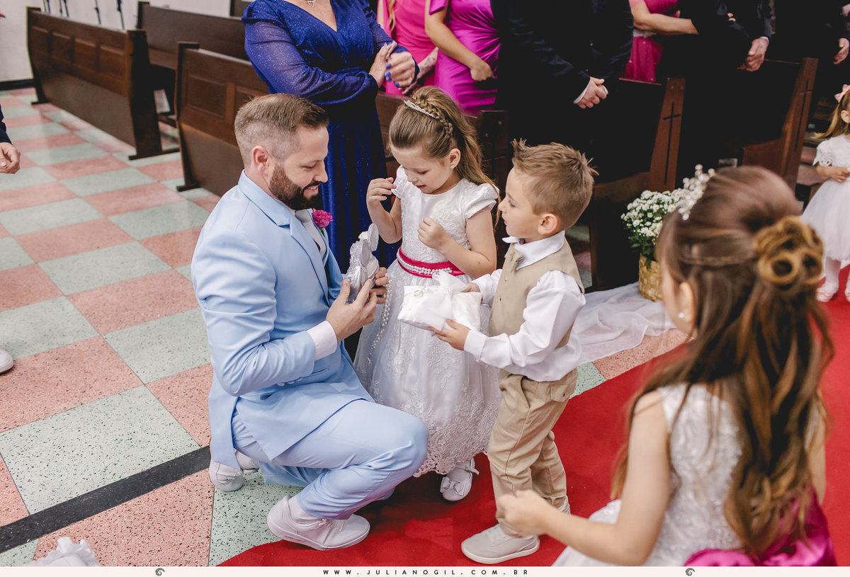 fotografia de casamento igreja fotógrafo juliano gil cerimônia Adriana e Rodrigo irati paraná ponta grossa curitiba prudentópolis decoração recepção festa noiva noivo buquê canto verde eventos bride wedding maquiagem terno cerimonial  