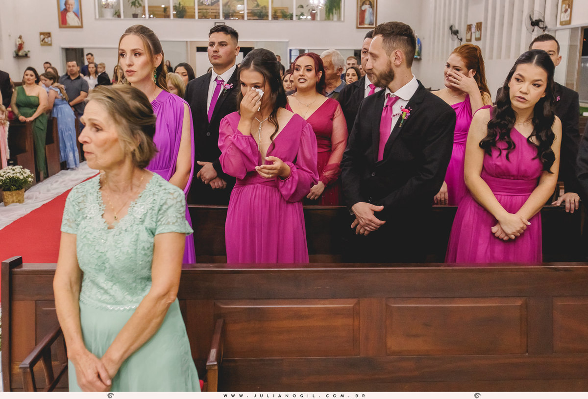 fotografia de casamento igreja fotógrafo juliano gil cerimônia Adriana e Rodrigo irati paraná ponta grossa curitiba prudentópolis decoração recepção festa noiva noivo buquê canto verde eventos bride wedding maquiagem terno cerimonial  