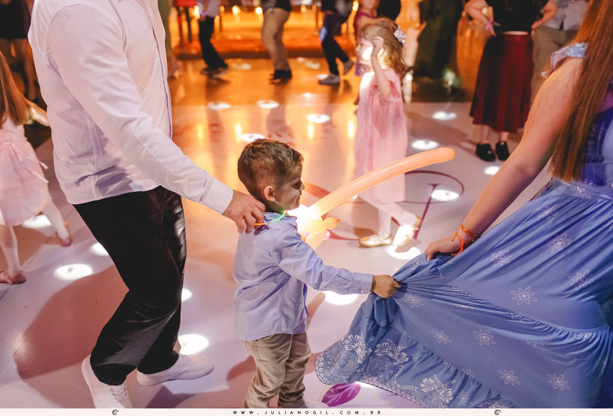 fotografia de casamento igreja fotógrafo juliano gil cerimônia Adriana e Rodrigo irati paraná ponta grossa curitiba prudentópolis decoração recepção festa noiva noivo buquê canto verde eventos bride wedding maquiagem terno cerimonial  