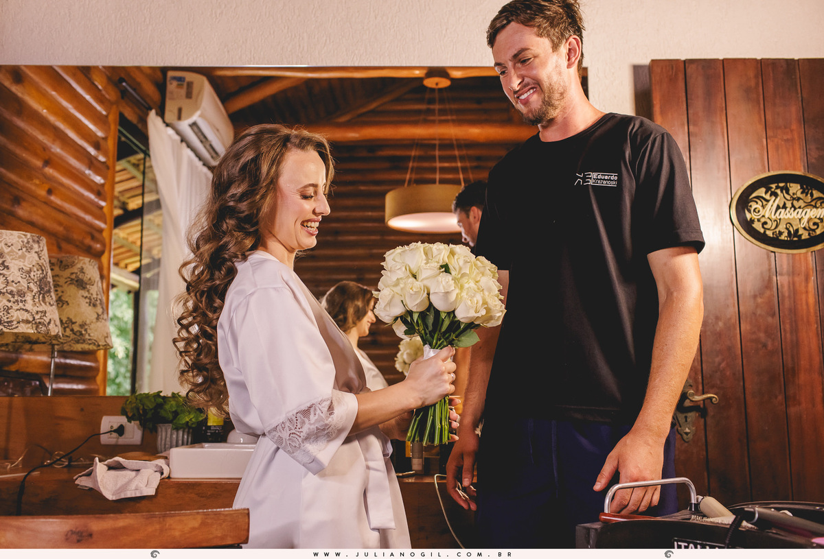 making of da noiva Anna Maresch fotografia de casamento fotógrafo juliano gil fazenda virá charme resort teixeira soares paraná irati curitiba decoração ar livre celebrante cerimônia eventos pôr do sol festa recepção madrinhas padrinhos maquiagem