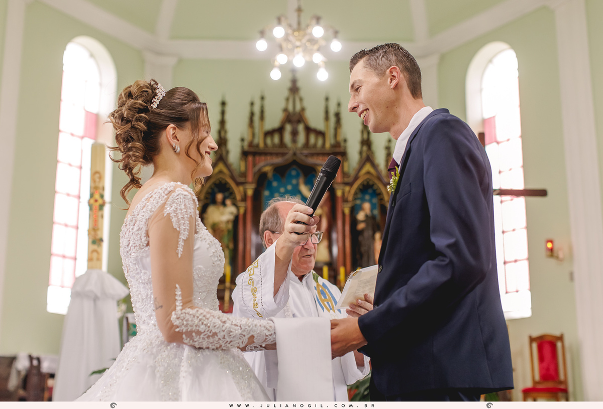 Cerimônia de casamento Marcia Juka e Mateus Sobanski  
fotógrafo juliano gil salão maquiagem casamento cerimônia mallet paraná irati ponta grossa vestido boudoir madrinhas noivo noiva igreja são pedro recepção jhons club padrinhos terno alianças
