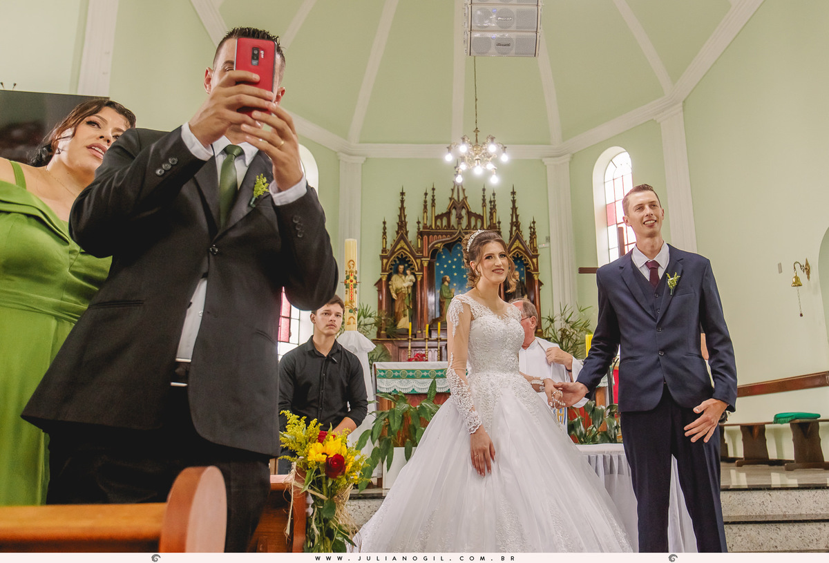 Cerimônia de casamento Marcia Juka e Mateus Sobanski  
fotógrafo juliano gil salão maquiagem casamento cerimônia mallet paraná irati ponta grossa vestido boudoir madrinhas noivo noiva igreja são pedro recepção jhons club padrinhos terno alianças